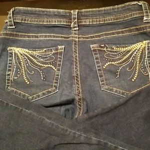 Womens Lee Jean's. Double stitched. Excellent condition.